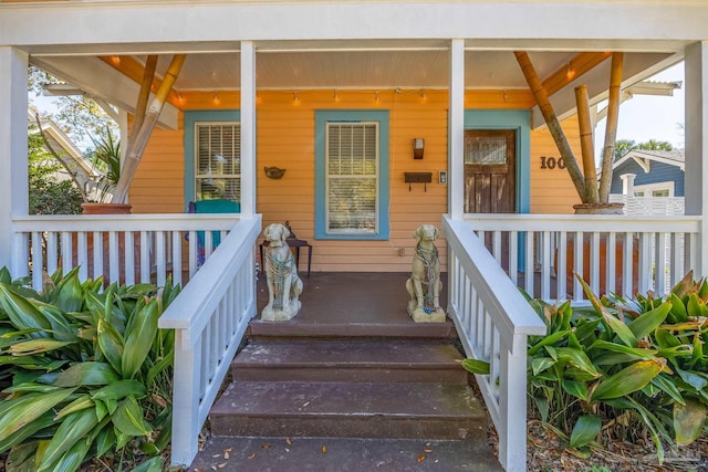 property entrance featuring a porch