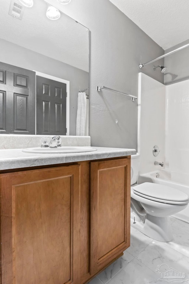 full bathroom featuring vanity, shower / bathtub combination with curtain, a textured ceiling, and toilet