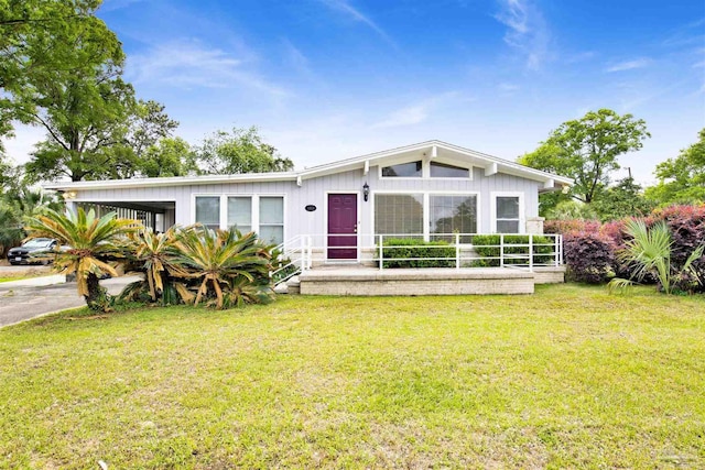 1001 E Bobe St, Pensacola, FL 32503 - mid-century inspired home with a front yard