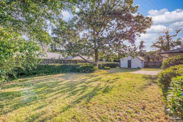 view of yard featuring a fenced backyard and an outdoor structure