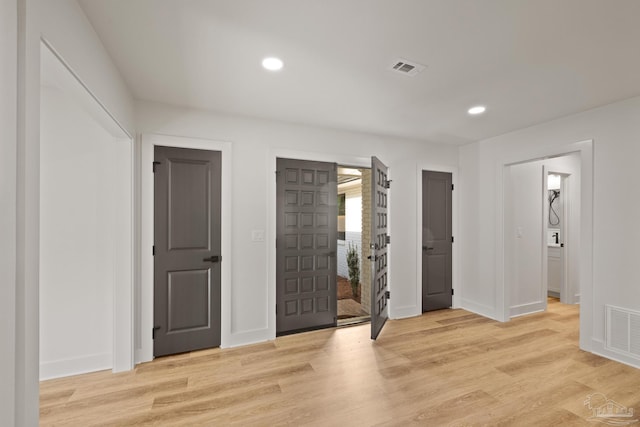 unfurnished bedroom featuring baseboards, light wood-type flooring, visible vents, and recessed lighting