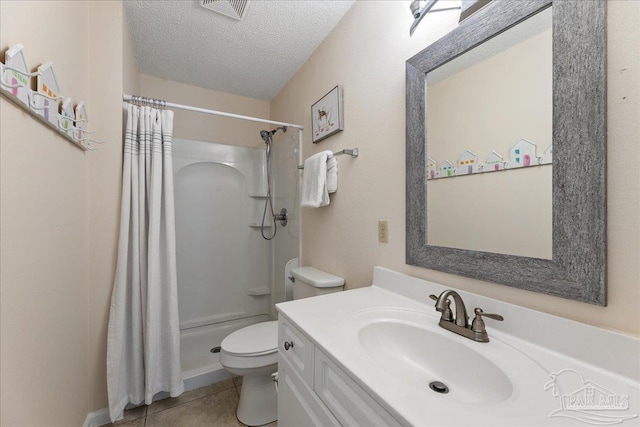 full bathroom featuring visible vents, toilet, a shower with curtain, tile patterned flooring, and a textured ceiling