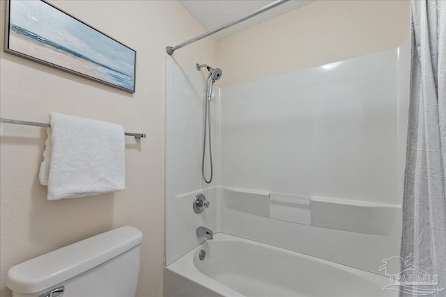 bathroom featuring shower / tub combo with curtain and toilet