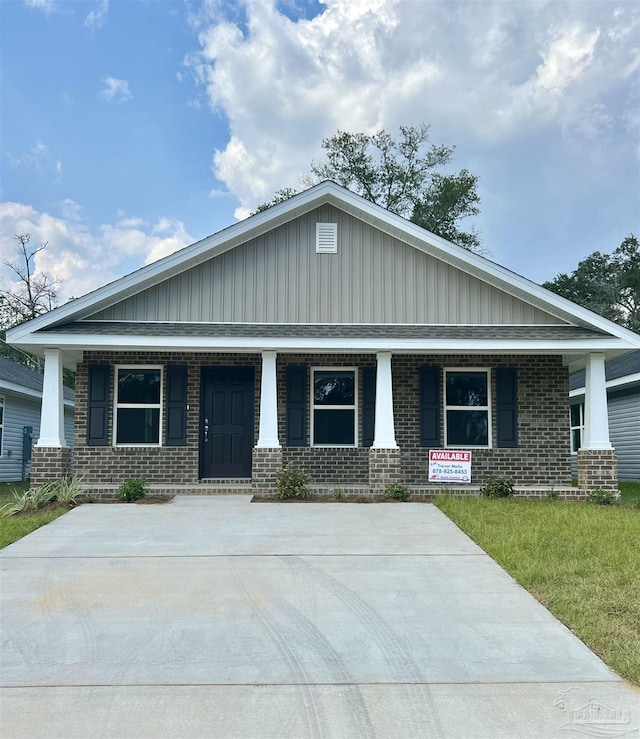 craftsman-style home with covered porch