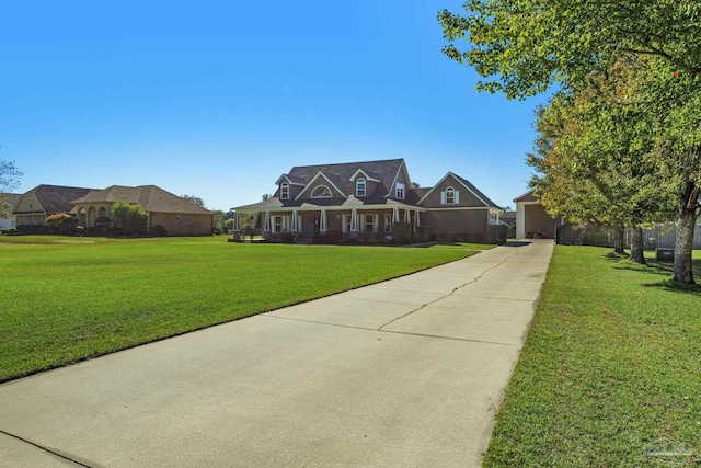 view of front facade featuring a front yard