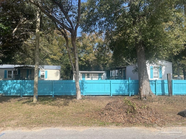 view of front of home with a fenced front yard