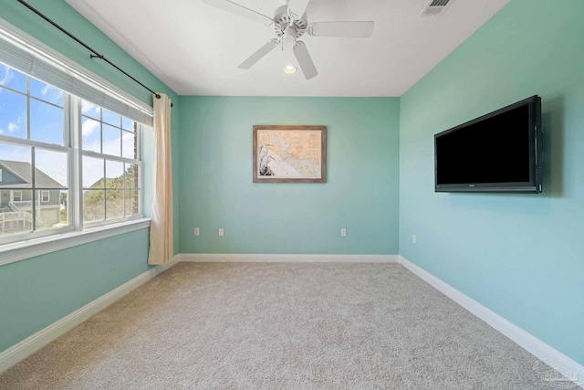 unfurnished room with carpet flooring and ceiling fan