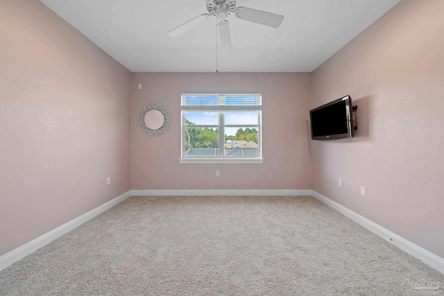 unfurnished room with carpet and ceiling fan