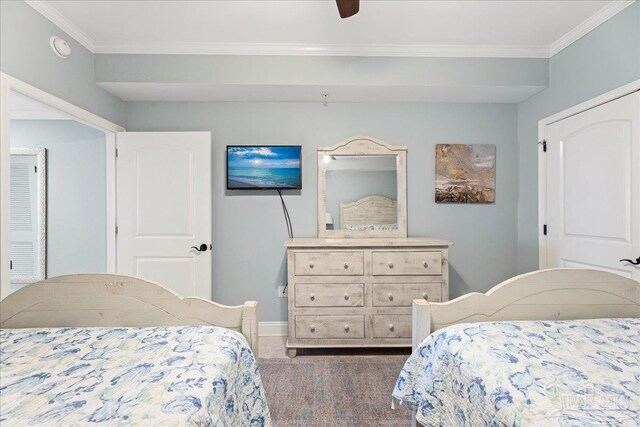 bedroom with crown molding and ceiling fan