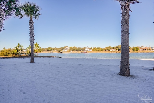 view of yard featuring a water view