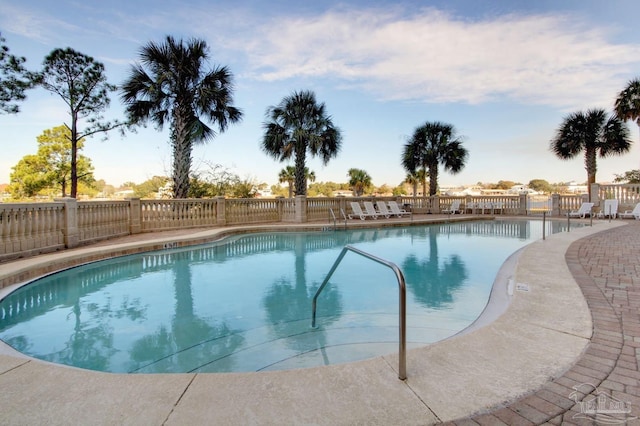 view of swimming pool