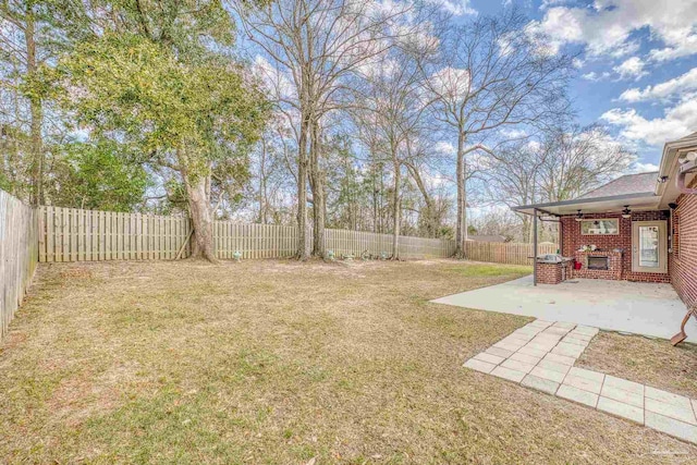 view of yard featuring a patio