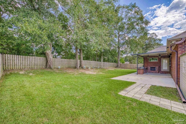 view of yard featuring a patio