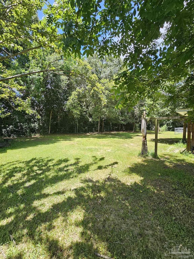 6027 Villeneuve Ln, Pensacola, FL 32526 - view of grassy yard