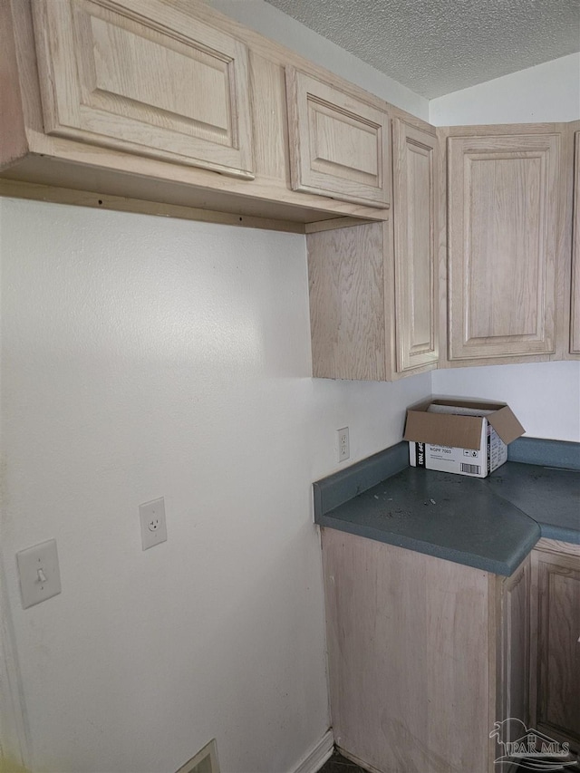 6027 Villeneuve Ln, Pensacola, FL 32526 - washroom featuring a textured ceiling