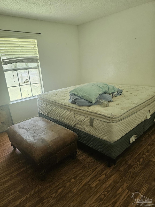 6027 Villeneuve Ln, Pensacola, FL 32526 - bedroom with wood finished floors