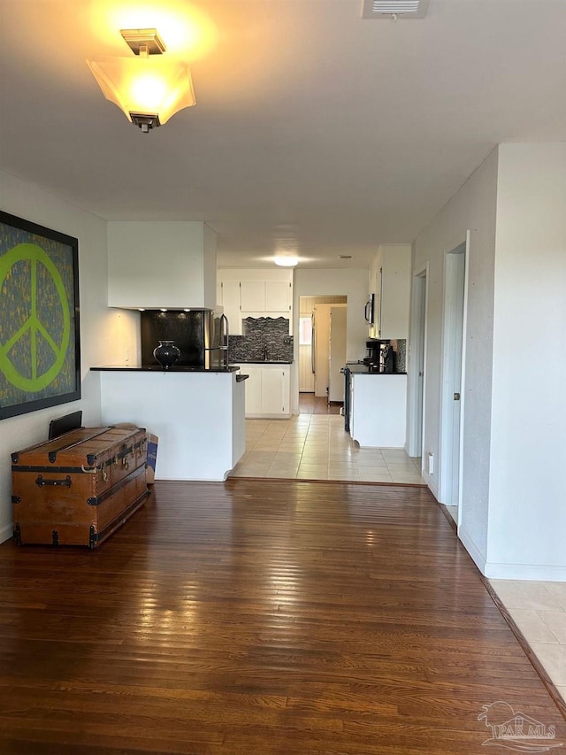 6414 Hamilton Bridge Rd, Milton, FL 32570 - living area featuring light wood finished floors and baseboards