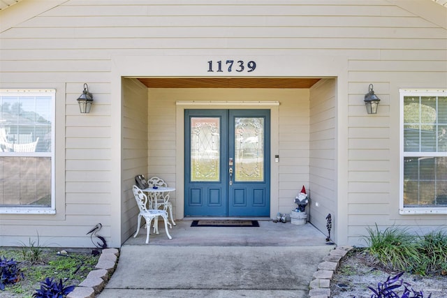 property entrance featuring covered porch