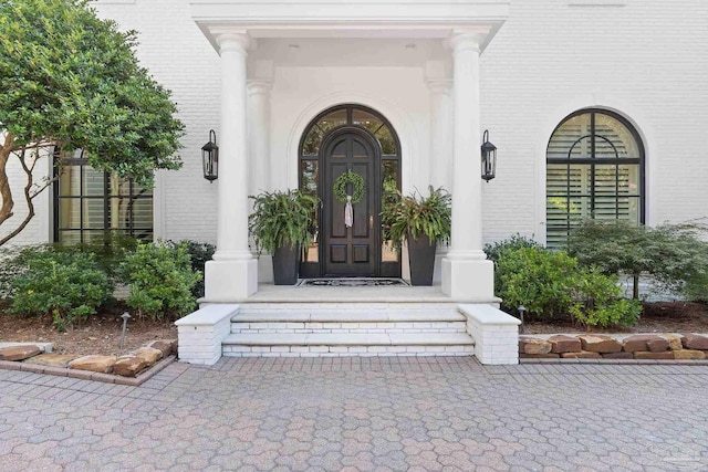 entrance to property featuring covered porch