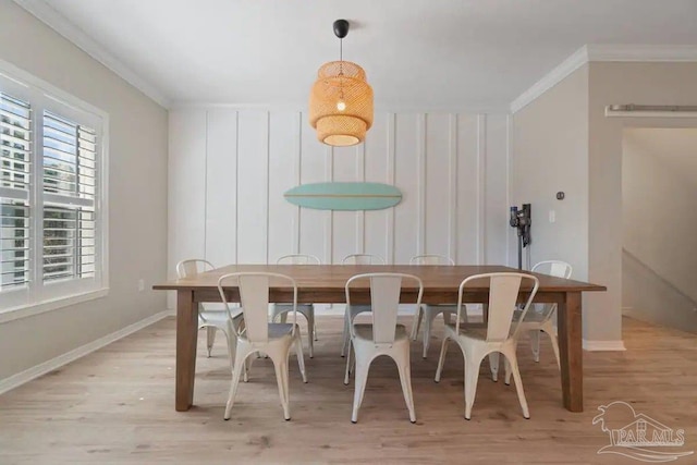 6635 Carlinga Dr, Pensacola, FL 32507 - dining area with crown molding, light wood finished floors, and baseboards