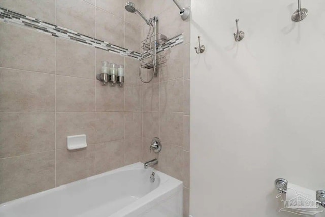 6635 Carlinga Dr, Pensacola, FL 32507 - full bath featuring shower / bath combination