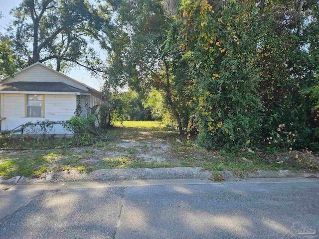 Listing photo 3 for 1207 W Zarragossa St, Pensacola FL 32502