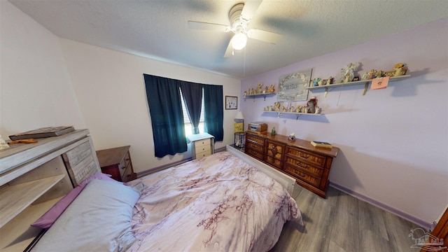 bedroom featuring a textured ceiling, light hardwood / wood-style flooring, and ceiling fan