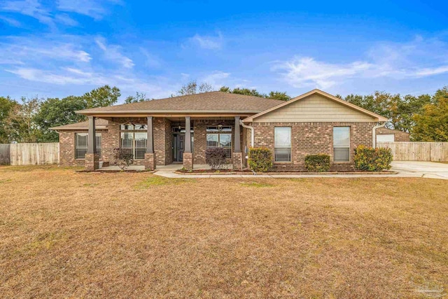 view of front of house featuring a front lawn