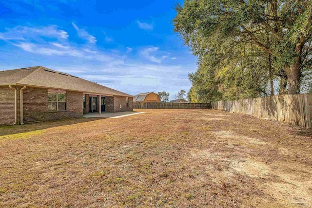 view of yard featuring a patio area