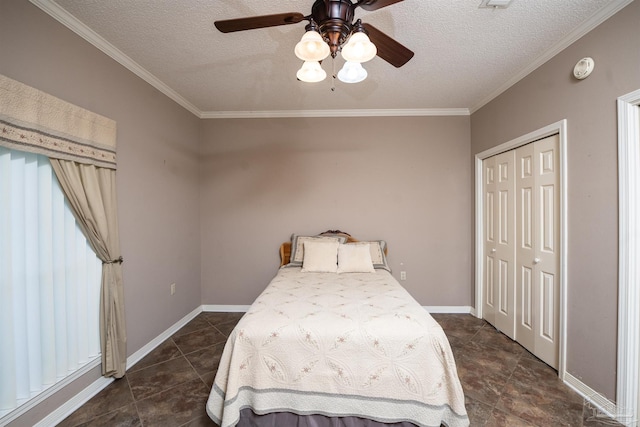 bedroom featuring ornamental molding, a textured ceiling, a closet, and ceiling fan