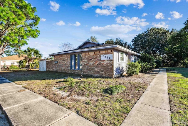 3382 Green Briar Cir, Gulf Breeze, FL 32563 - view of side of property with brick siding