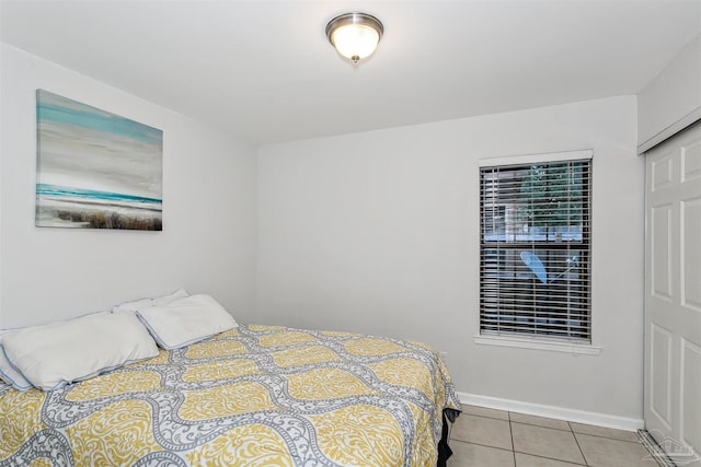 3382 Green Briar Cir, Gulf Breeze, FL 32563 - tiled bedroom featuring baseboards and a closet
