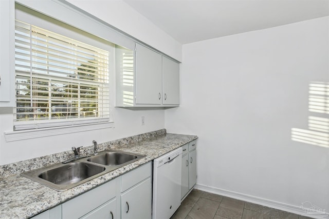 3382 Green Briar Cir, Gulf Breeze, FL 32563 - kitchen with white dishwasher, healthy amount of natural light, and light countertops