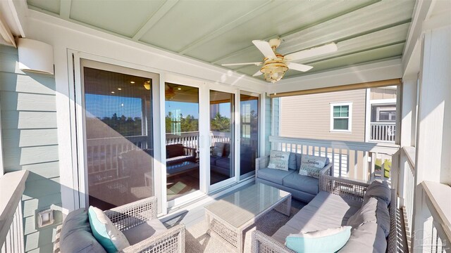 balcony featuring outdoor lounge area and ceiling fan