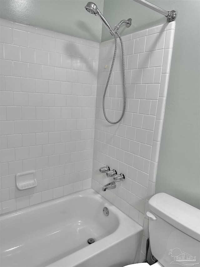 1405 College Pkwy, Gulf Breeze, FL 32563 - full bath featuring toilet and washtub / shower combination