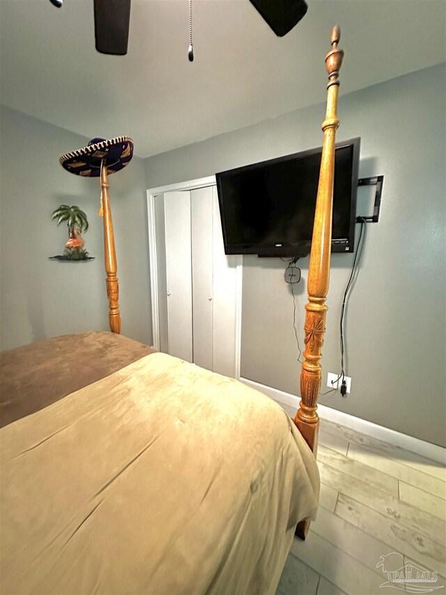 1405 College Pkwy, Gulf Breeze, FL 32563 - bedroom featuring a closet, baseboards, ceiling fan, and wood finished floors