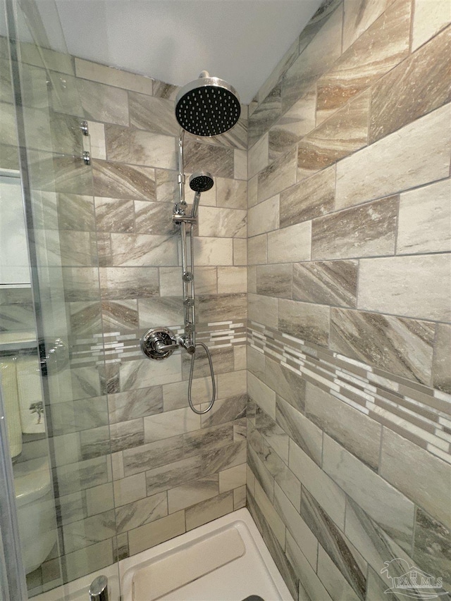 1405 College Pkwy, Gulf Breeze, FL 32563 - bathroom with a shower stall