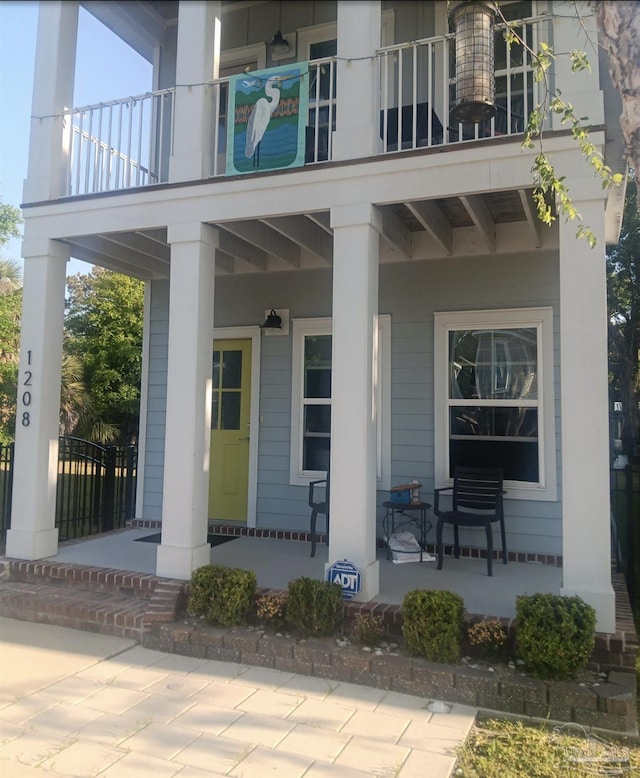 entrance to property featuring covered porch