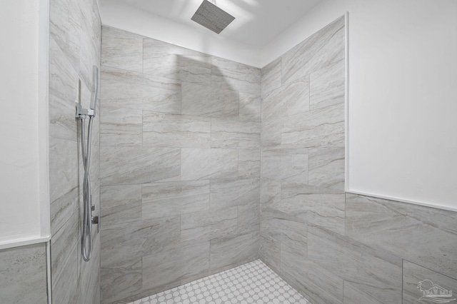 bathroom featuring tiled shower