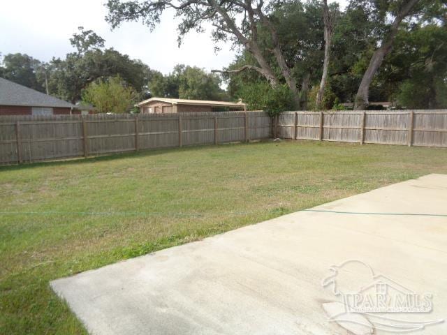 view of yard featuring a patio area