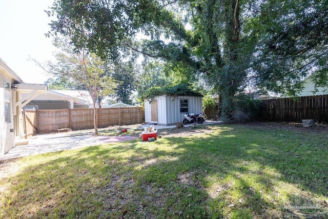 view of yard featuring a storage unit