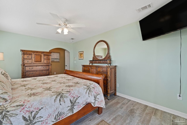 1113 Via Deluna Dr, Pensacola Beach, FL 32561 - bedroom featuring arched walkways, baseboards, visible vents, and light wood-style floors