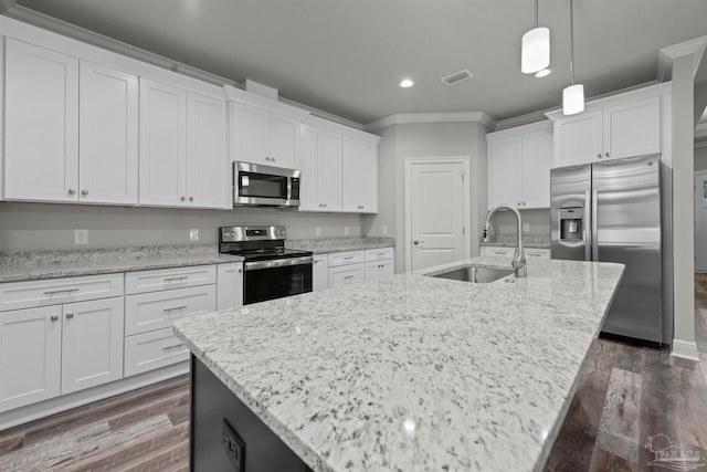 6621 Rocky Shores Rd, Milton, FL 32583 - kitchen with appliances with stainless steel finishes, a sink, ornamental molding, white cabinetry, and a center island with sink