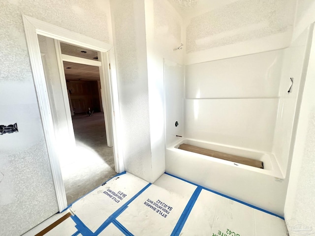 6621 Rocky Shores Rd, Milton, FL 32583 - bathroom with a bathtub