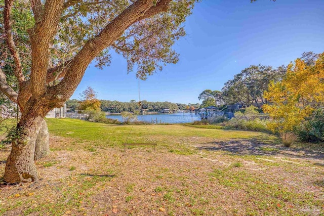 view of yard featuring a water view