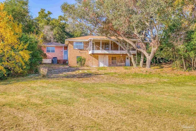 view of front of house with a front lawn