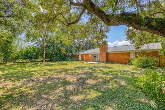 2500 Inda Ave, Pensacola, FL 32526 - view of yard with fence