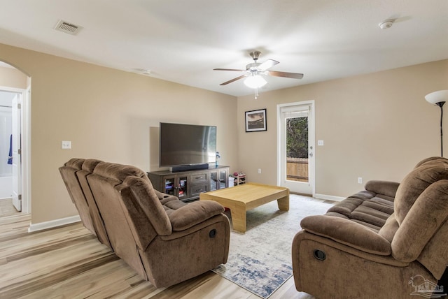 living room featuring light hardwood / wood-style floors and ceiling fan