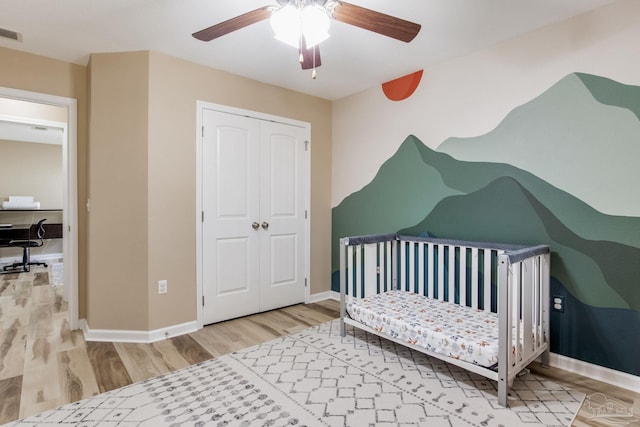 bedroom featuring hardwood / wood-style floors, ceiling fan, and a closet