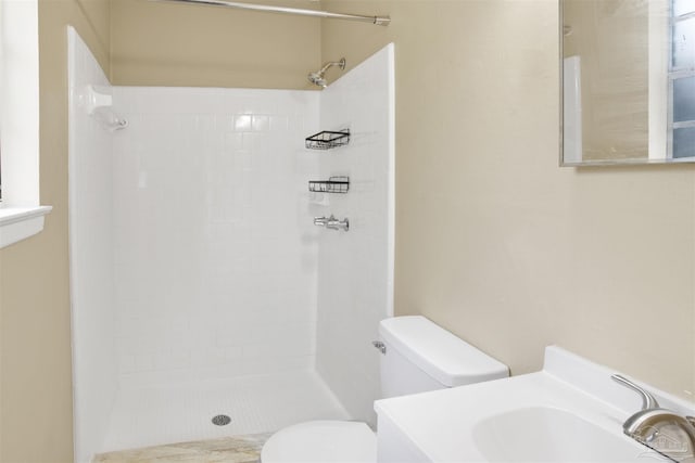 913 Bartow Ave, Pensacola, FL 32507 - full bathroom featuring toilet, a tile shower, and vanity